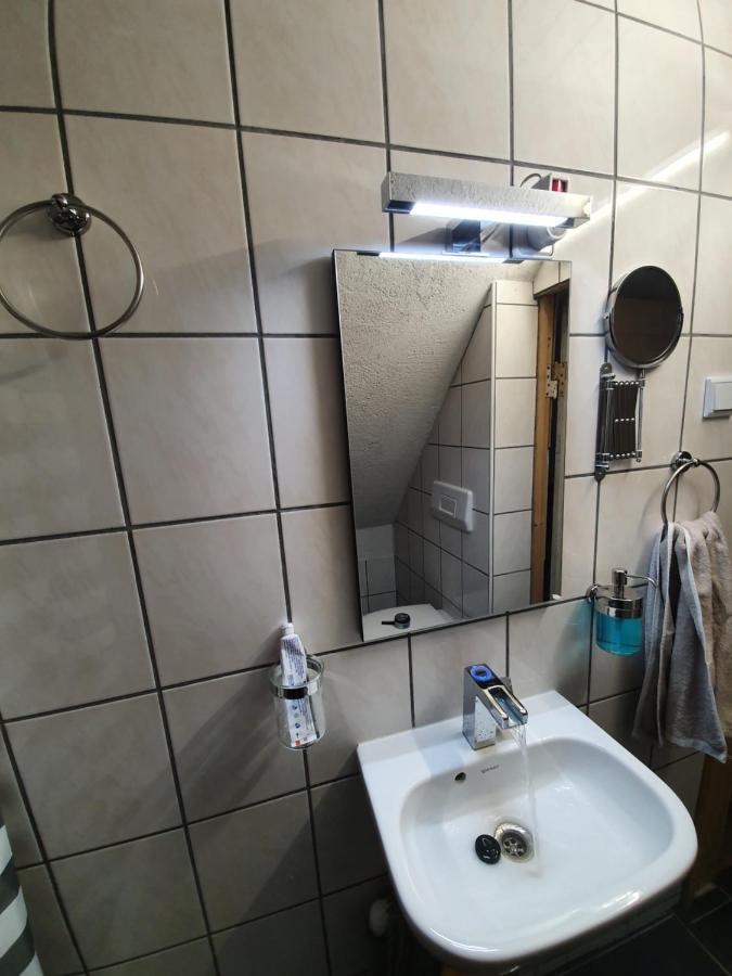 Dachgeschosswohnung In Neumuenster 2 Zimmer Exterior foto